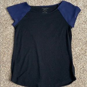 American Eagle cute and classy t shirt